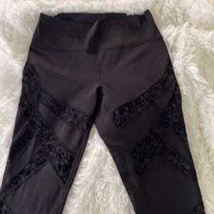 Lululemon Wunder Under Lace Leggings - Like New 🤗